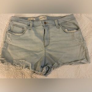 Women’s light wash denim shorts
